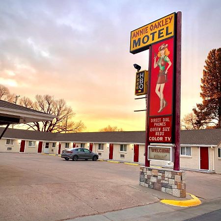 Annie Oakley Motel Oakley Exterior photo