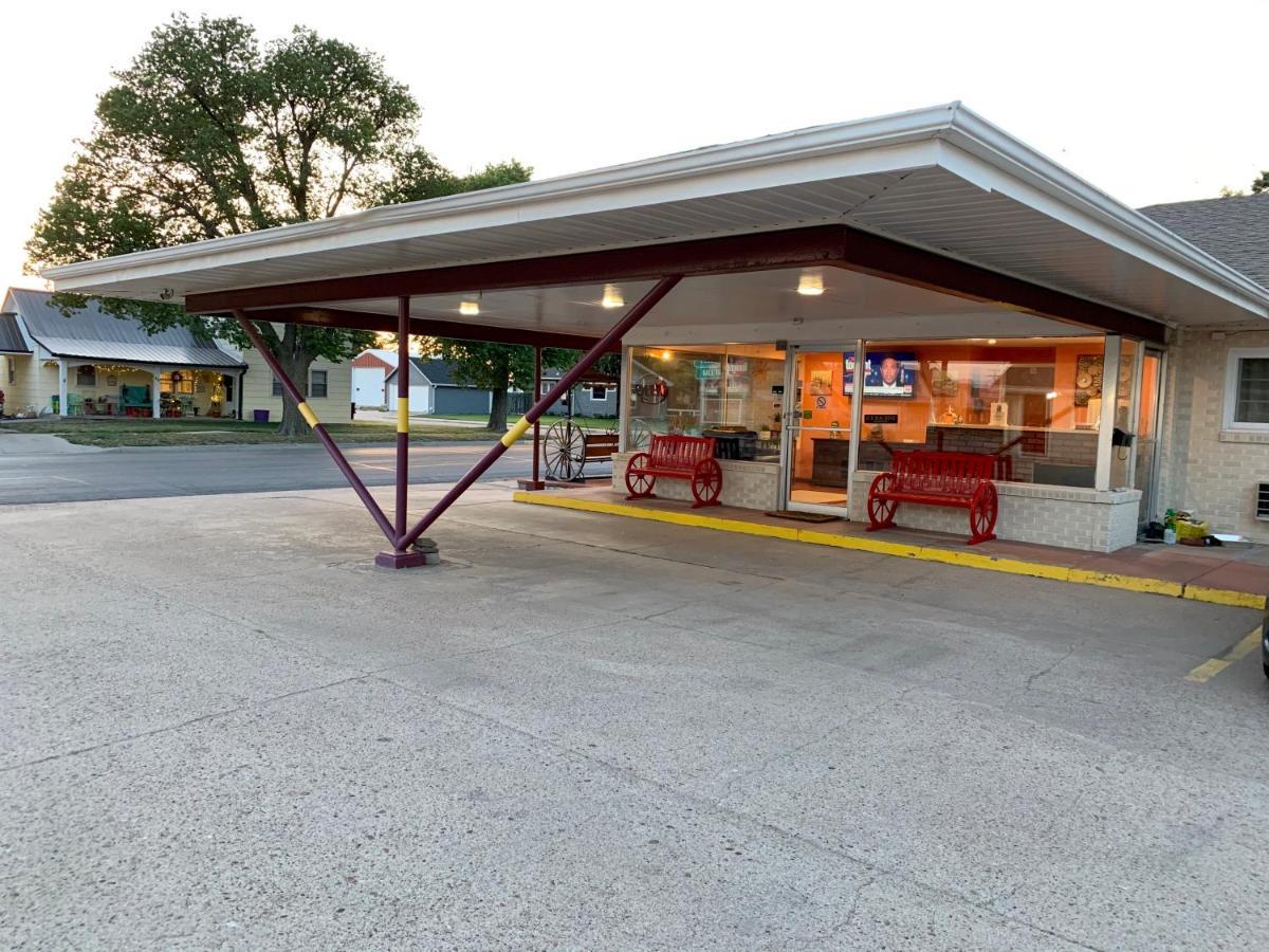 Annie Oakley Motel Oakley Exterior photo