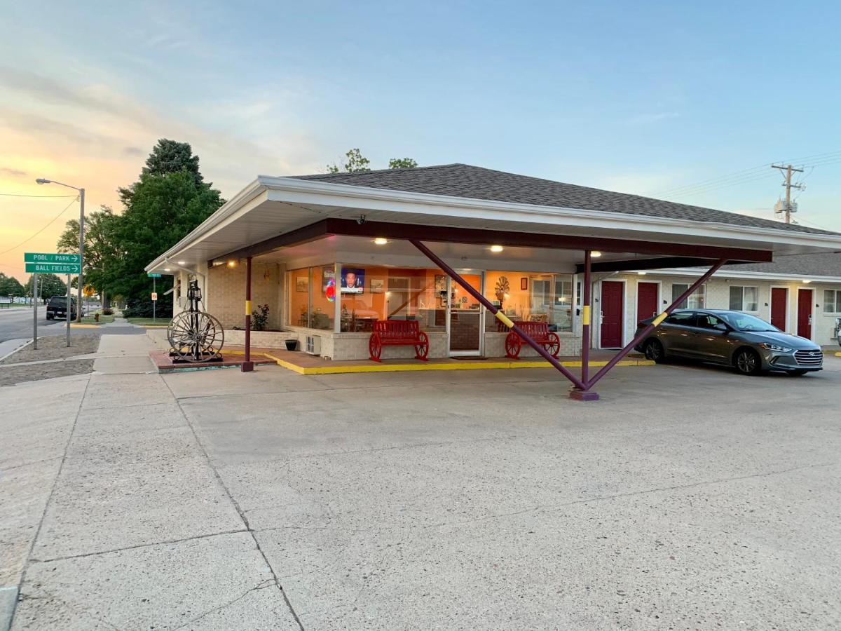 Annie Oakley Motel Oakley Exterior photo