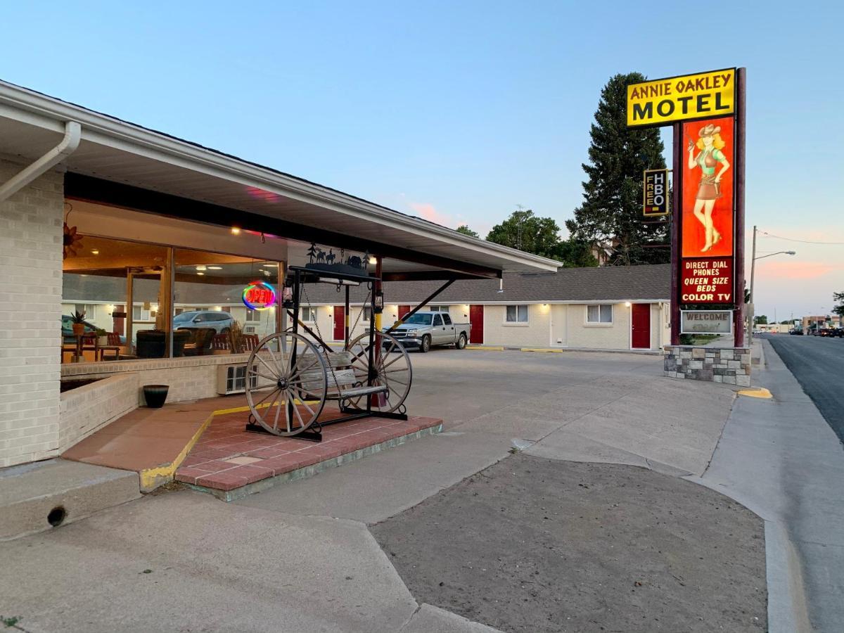 Annie Oakley Motel Oakley Exterior photo