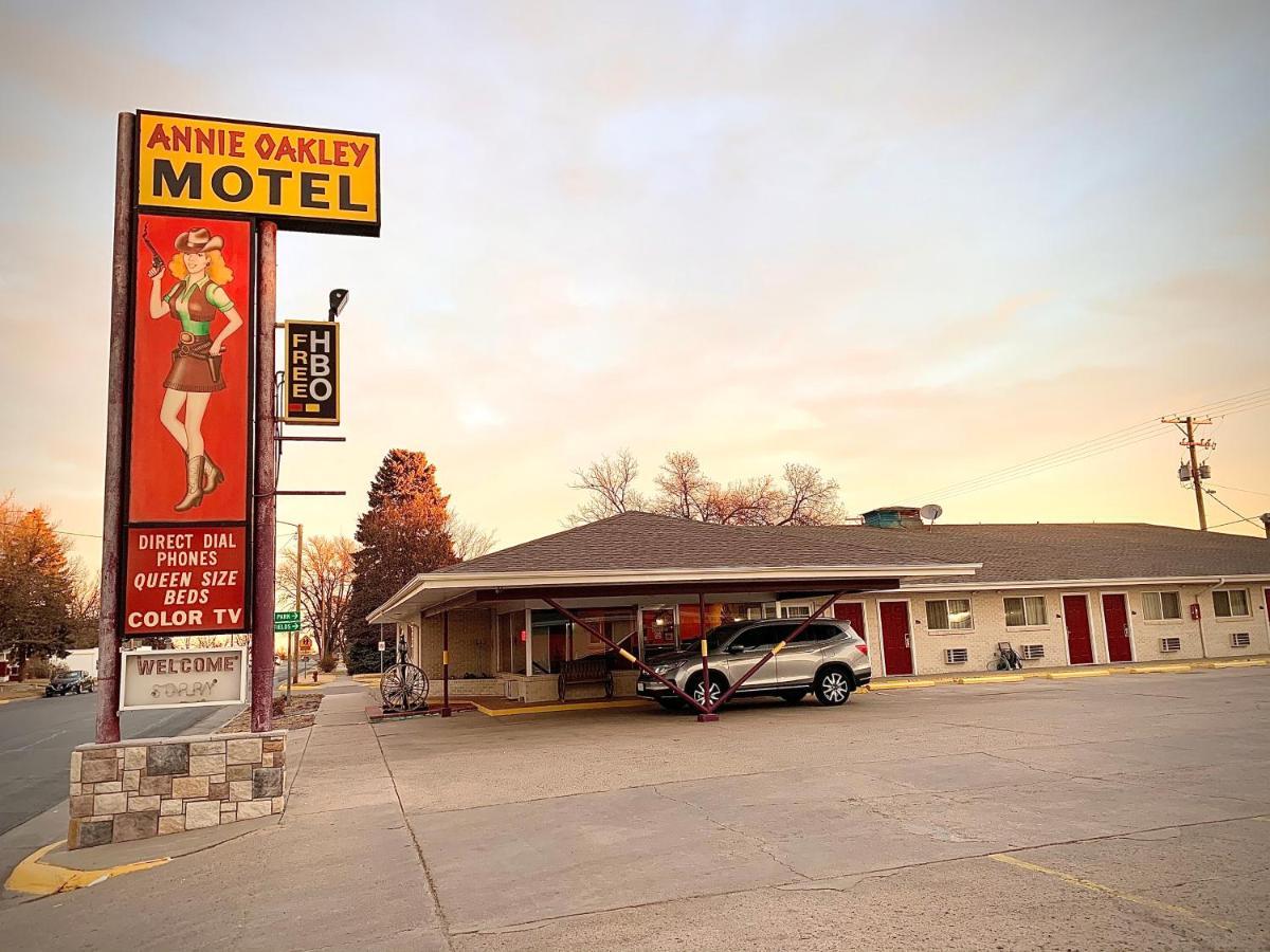 Annie Oakley Motel Oakley Exterior photo