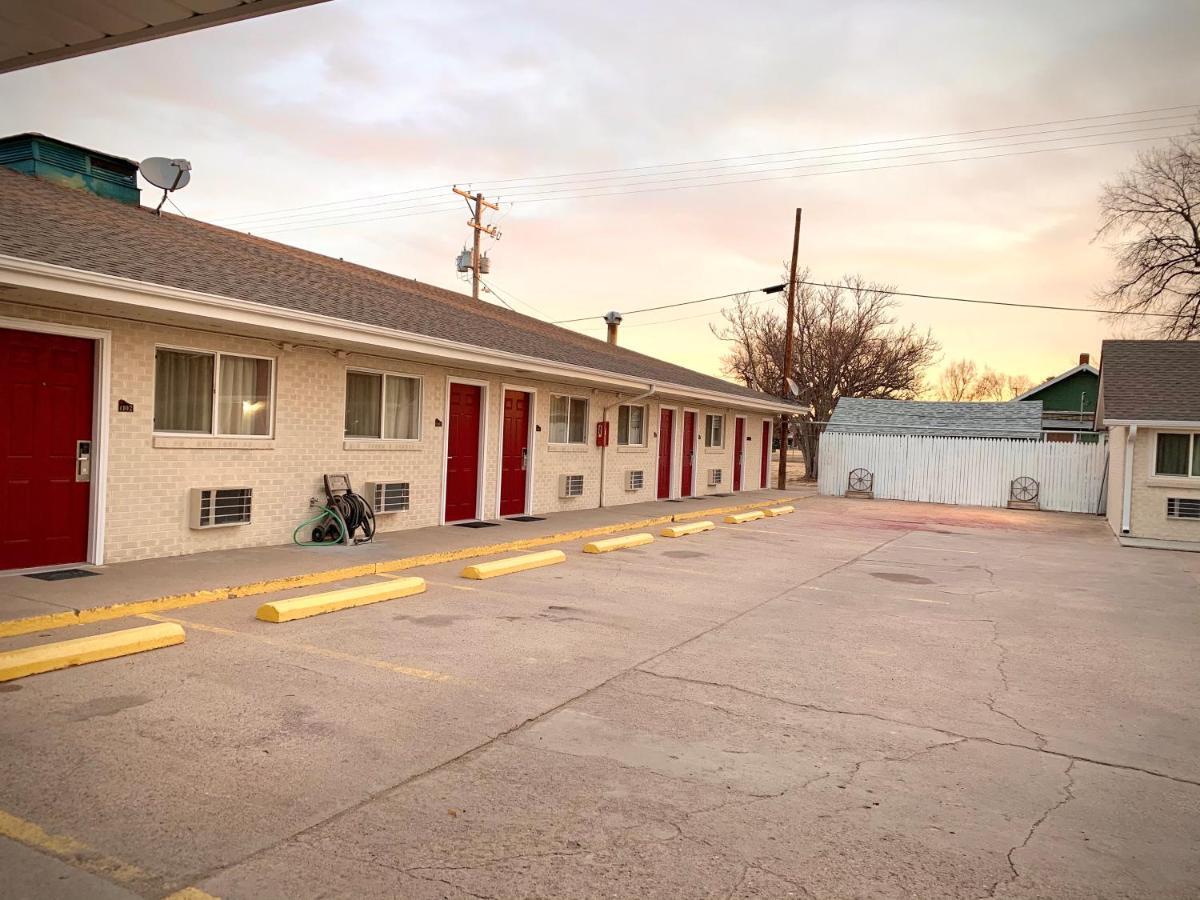 Annie Oakley Motel Oakley Exterior photo