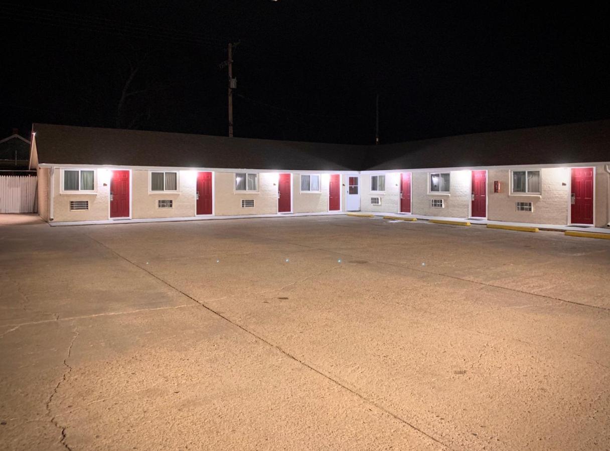 Annie Oakley Motel Oakley Exterior photo